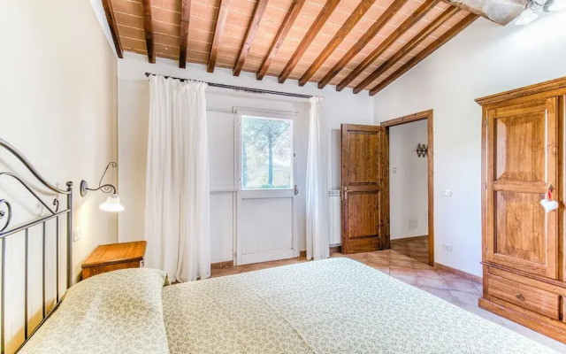 Ribes Family Apt Shared Pool,volterra