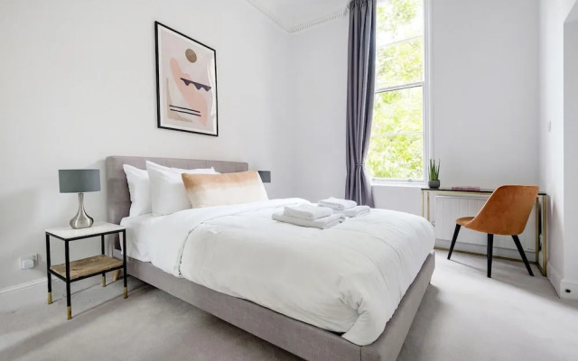 The Pavilion Road Suite Next to Sloane Square
