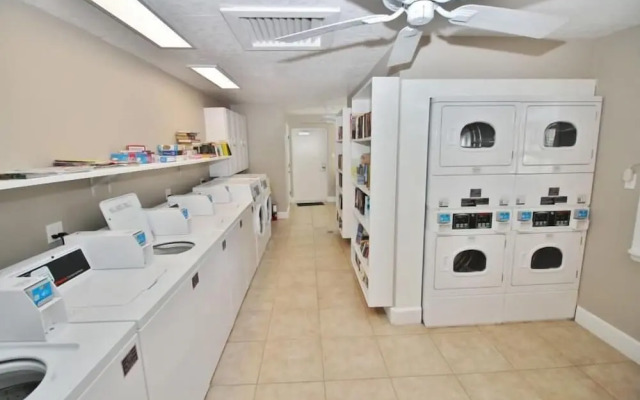 Colony Beach Club 250