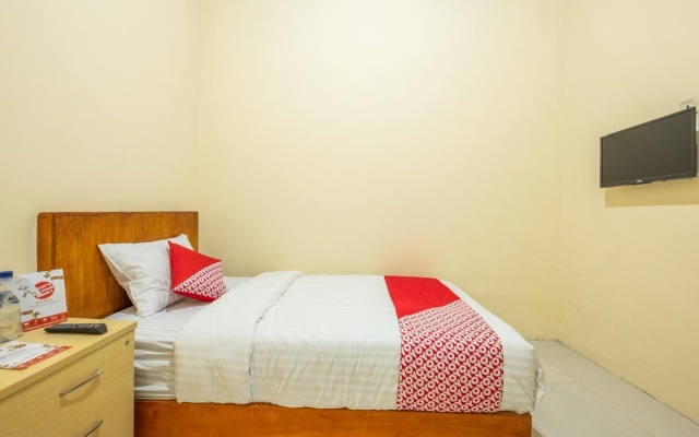 OYO 1120 Hotel Grand Liquid – Guest Rooms – Karawang