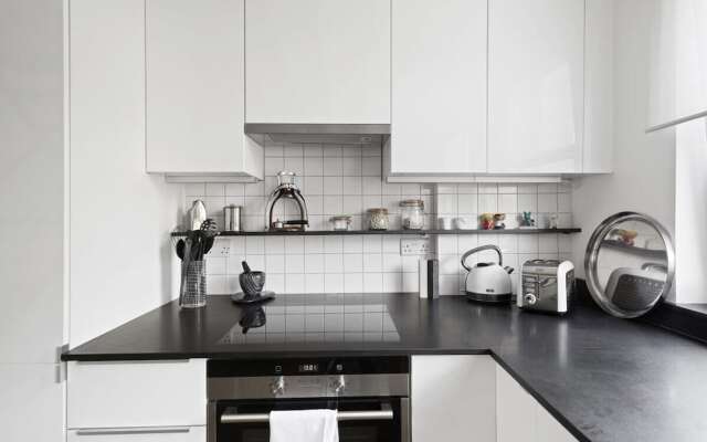 Stylish & Modern 2bed Apt, 5m to Overground