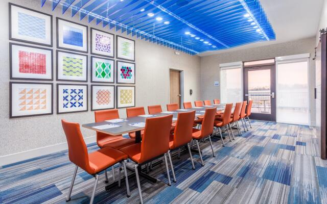 Holiday Inn Express & Suites Kearney by IHG