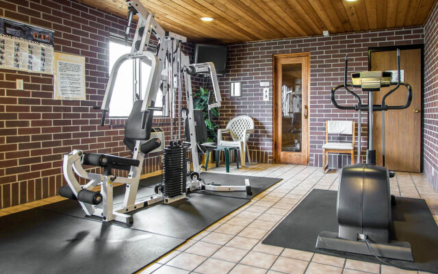 Econo Lodge Inn & Suites Dubuque