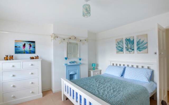 Pretty Holiday Home in Saundersfoot With Garden