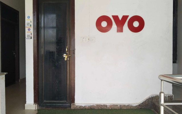 POP 80576J Vasu Hotel