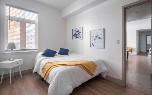 Luxury Central Apartment with Gym