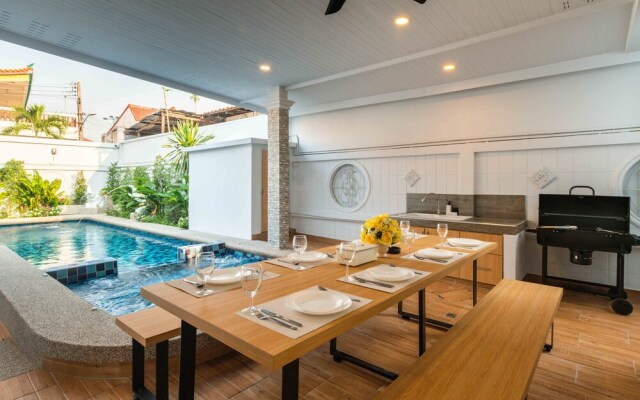 Luxury Pool Villa 6BR