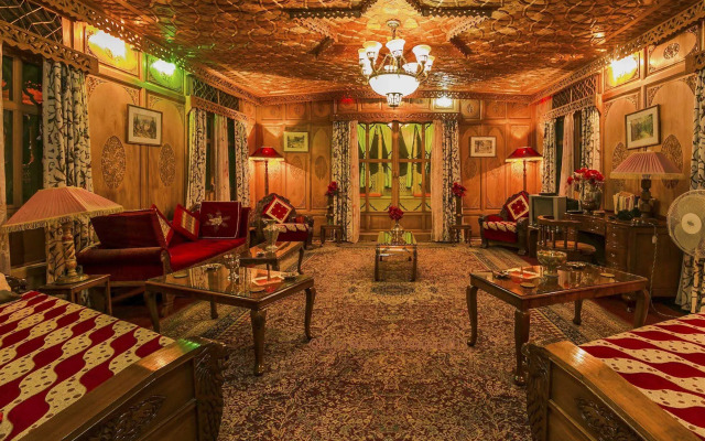 Wangnoo Houseboats