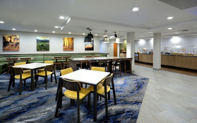 Fairfield Inn by Marriott Greensboro Airport