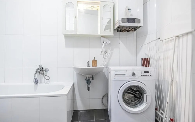 Cozy Room Near U6 Dresdner Subway Line