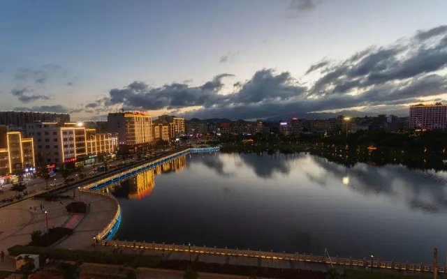 Lily Hotel ( Yangxi West Lake )