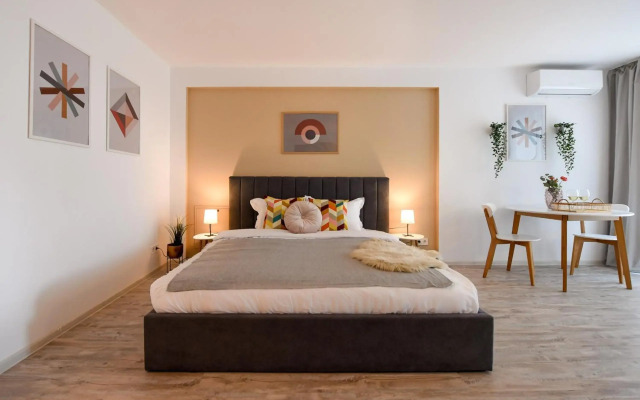 POWDER - City Center Studio with Balcony