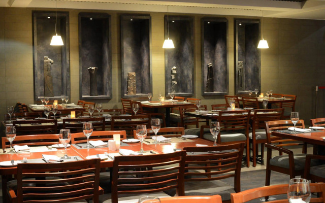 Holiday Inn Santiago - Airport Terminal by IHG