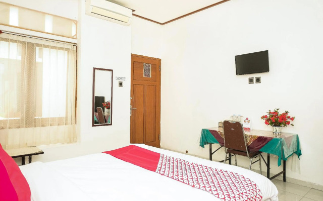 OYO 353 Loesje Guest House Syariah