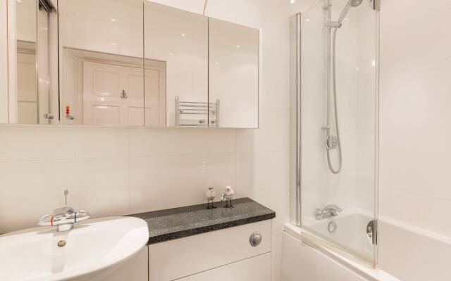 Vicarsford Farmhouse with Hot Tub near St Andrews