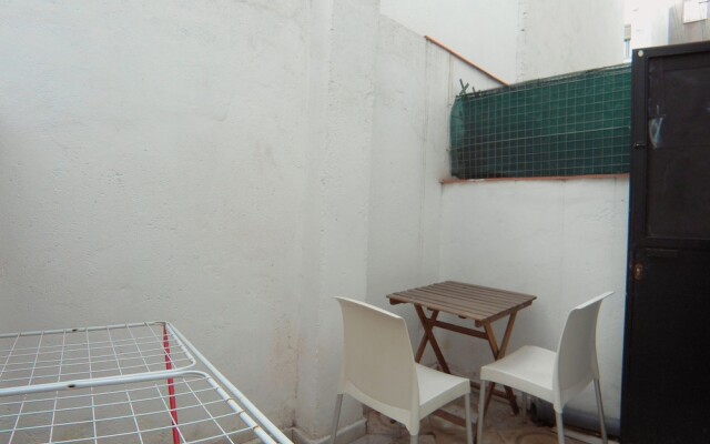 Estudio En Bajos Y Patio Int 4M2 En Puerta Del Angel Azbb1