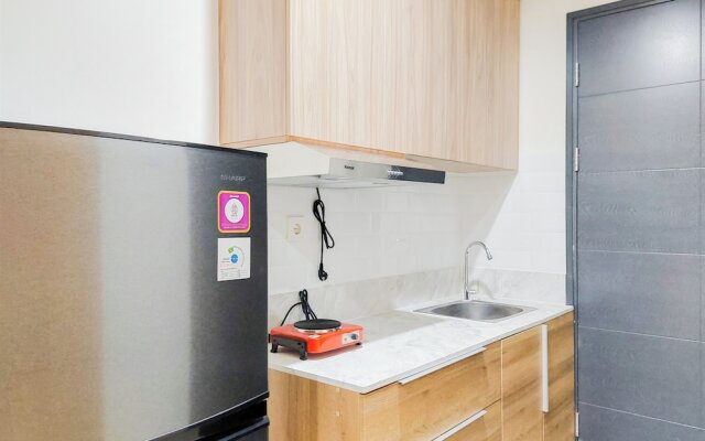 Homey And Cozy Living Studio At Collins Boulevard Apartment
