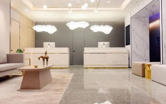 Lingyuan International Hotel