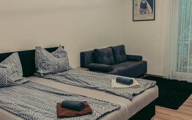 Heroes Square Apartment