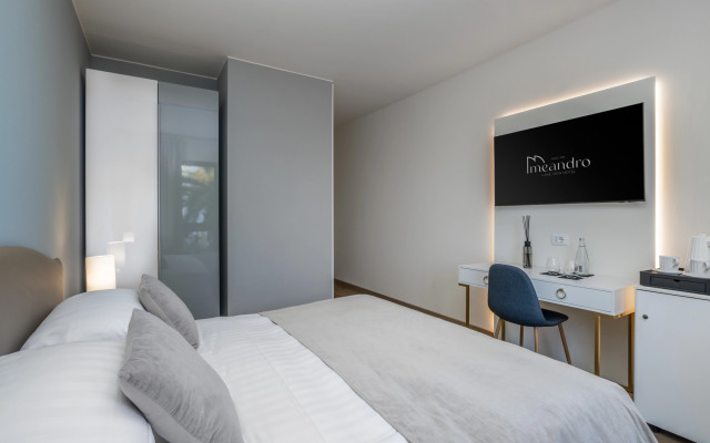 Hotel Meandro - Lake View