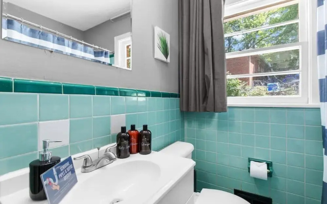 Broadmoor Bungalow - Unit A