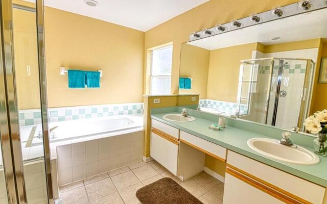 Clifford's Pinewood Estates Vacation Home