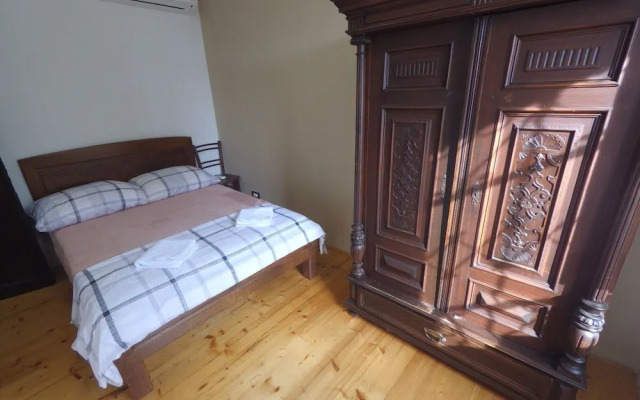 Spacious Holiday Home With Terrace & Great Sea View