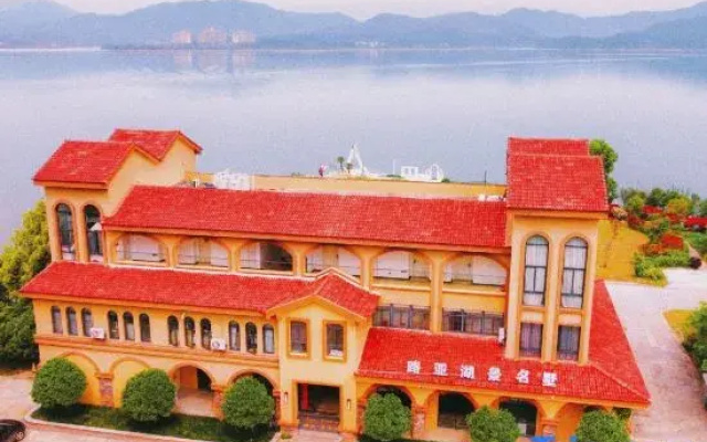 Luya Lake View Villa