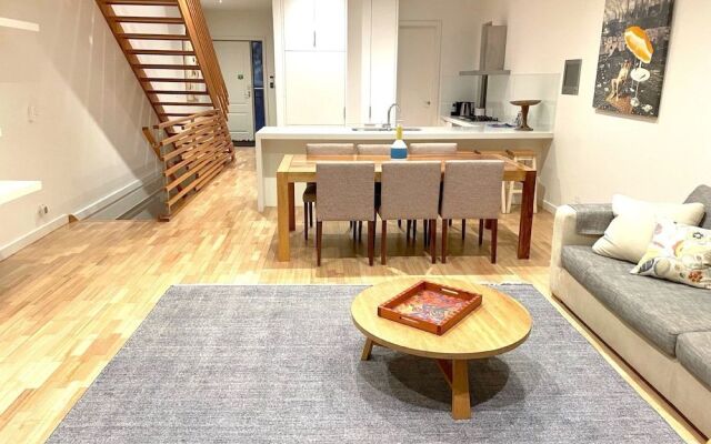 Kew Luxurious Townhouse