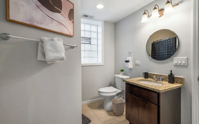 Cozy 1-Bedroom Apt with In-Unit Laundry