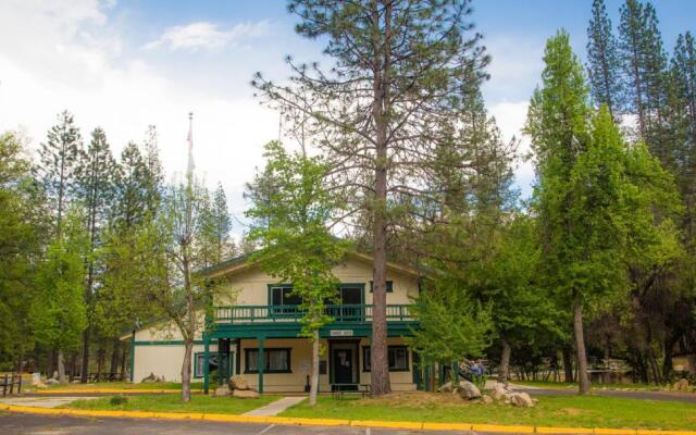 Yosemite Lakes River Yurt 21