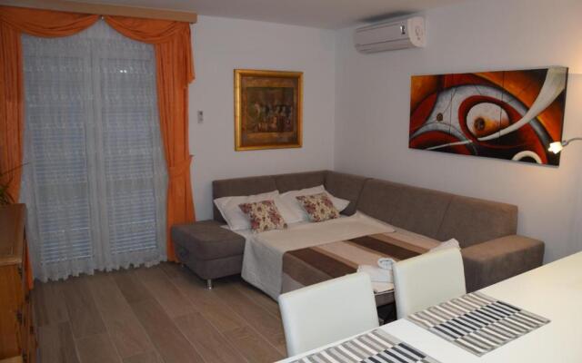 Apartments Šarić