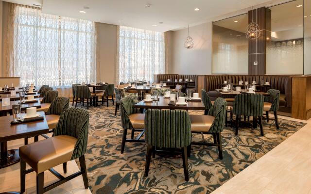 DoubleTree by Hilton Evansville