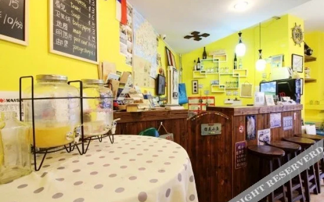 Yinghua Xiaoyu Hostel