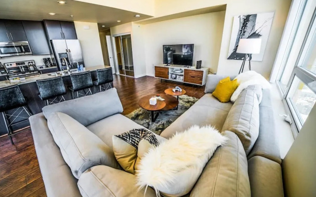 Ocean View I by AvantStay | Home in the Heart of DT w/ City & Ocean Views!