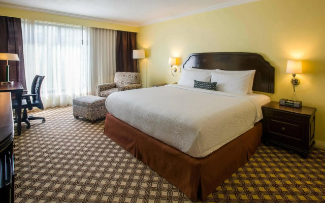 Courtyard by Marriott Toluca Airport