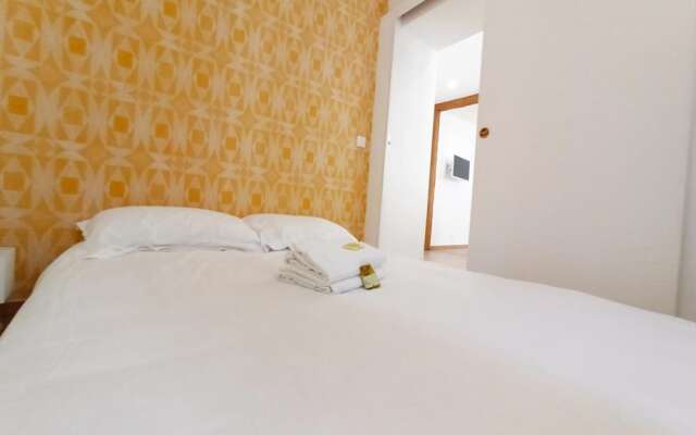 Central 1 Bedroom with Balcony