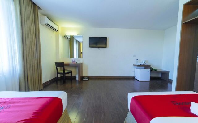 RedDoorz Premium @ The Ritz Garden Oases