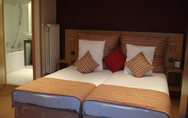 Axis Hotel