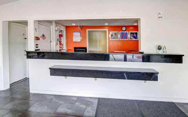 Motel 6 Union City, GA - Atlanta Airport