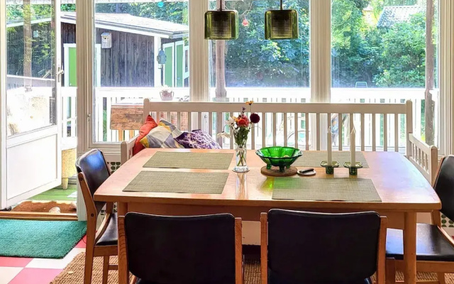 Seaside Cottage With Patio and Grill
