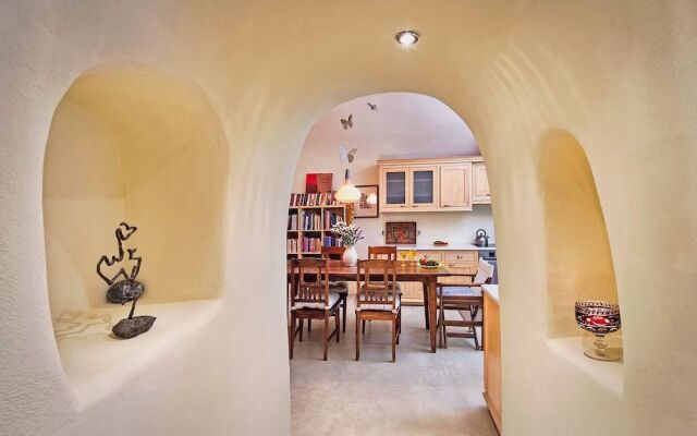 Real Santorini Cave House far From the Crowds