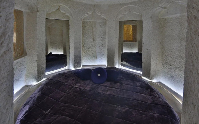 Romance Cave Suites