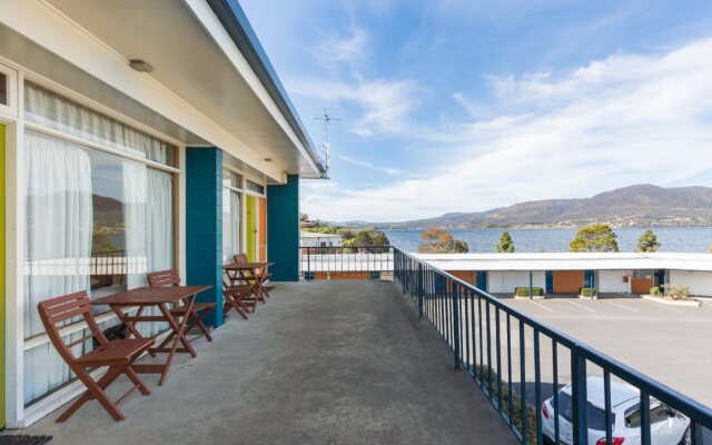 Riverfront Motel & Restaurant