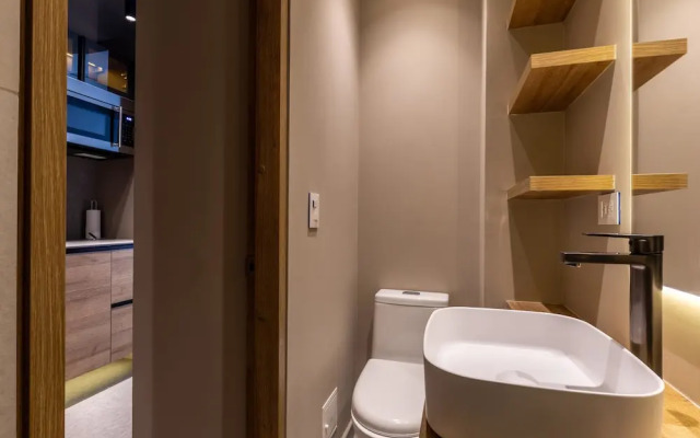 w Modern Loft in Unique Building