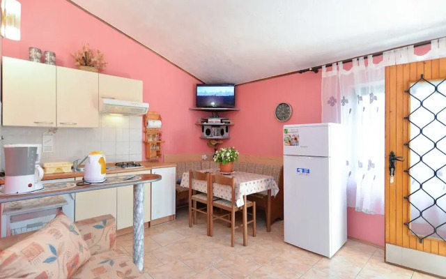 Apartment 498