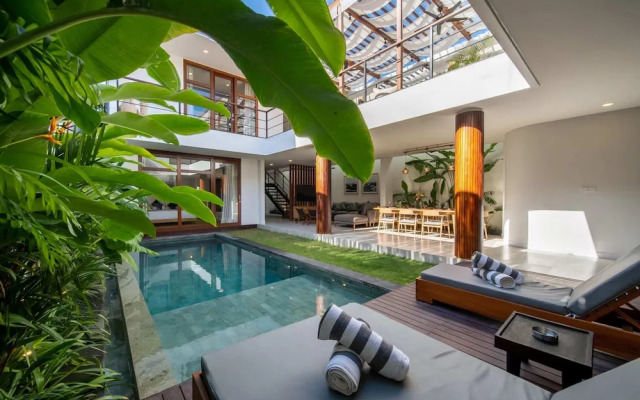 4BR Luxury Modern Contemporary Villa in Canggu