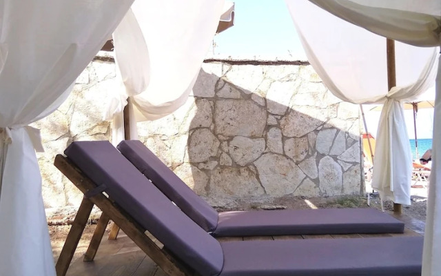 Sarantakis Apartments