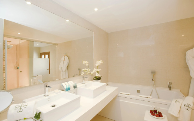 L'Hermitage Hotel & Spa