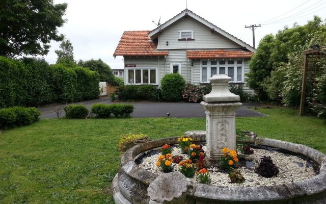 Manhattan Lodge Motel